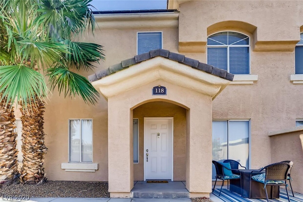 Primary Photo - Beautiful townhouse in gated community wit...