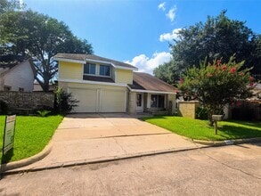 Building Photo - 10526 Chapel Hill Dr
