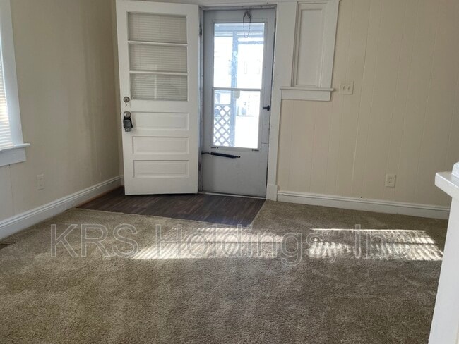 Building Photo - 636 Milford Ave