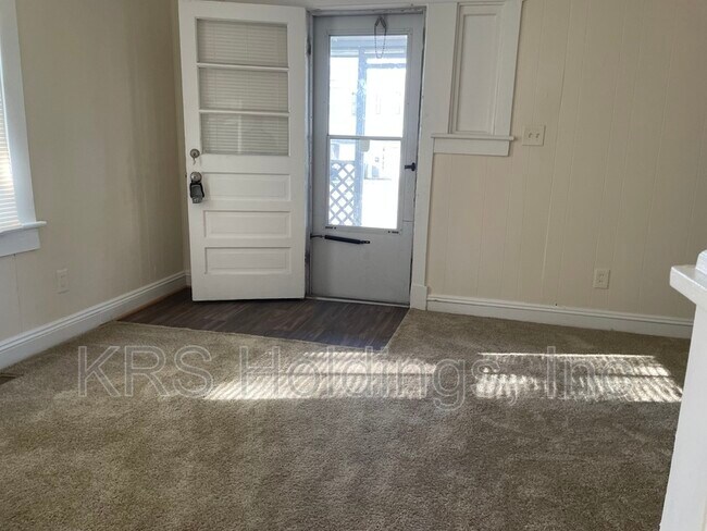 Foto del edificio - 636 Milford Ave