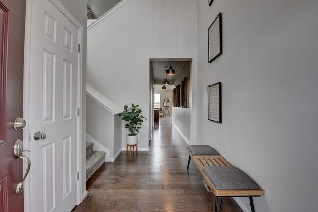 Foto del edificio - 382 Hyde Park Cir