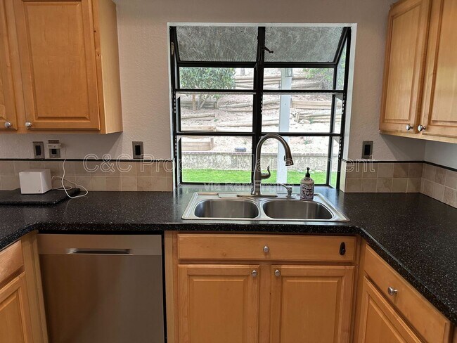 Building Photo - 2580 Cottonwood Trail