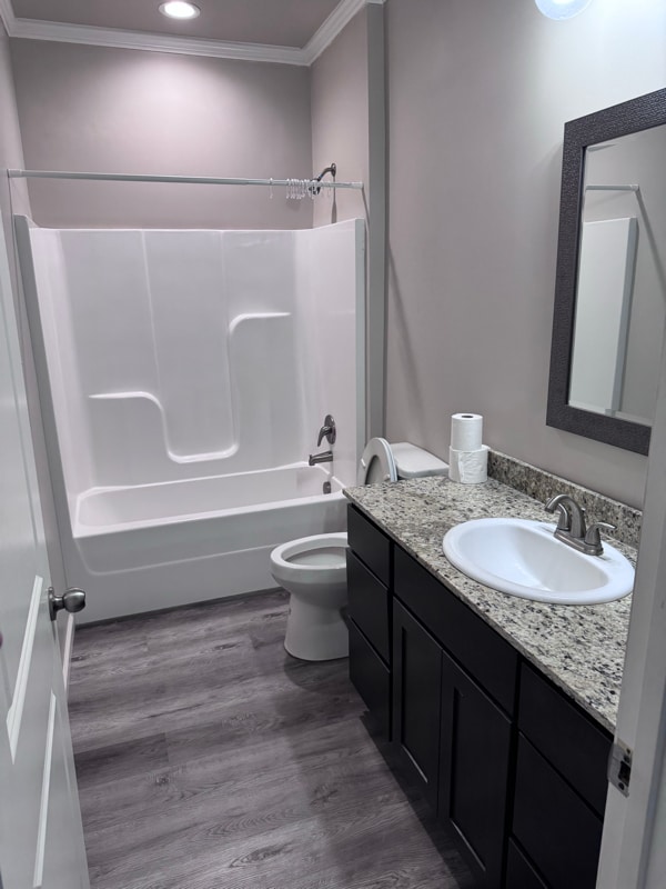 Foto del edificio - 305 W Second St