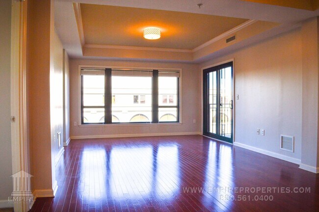 Building Photo - 121 N Monroe St