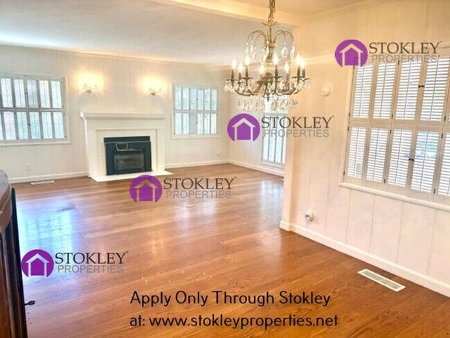 Foto del edificio - 2234 Oakvale Rd