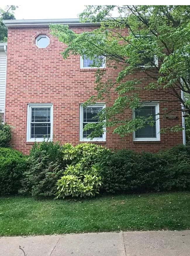 front - 3034 Hickory Grove Ct