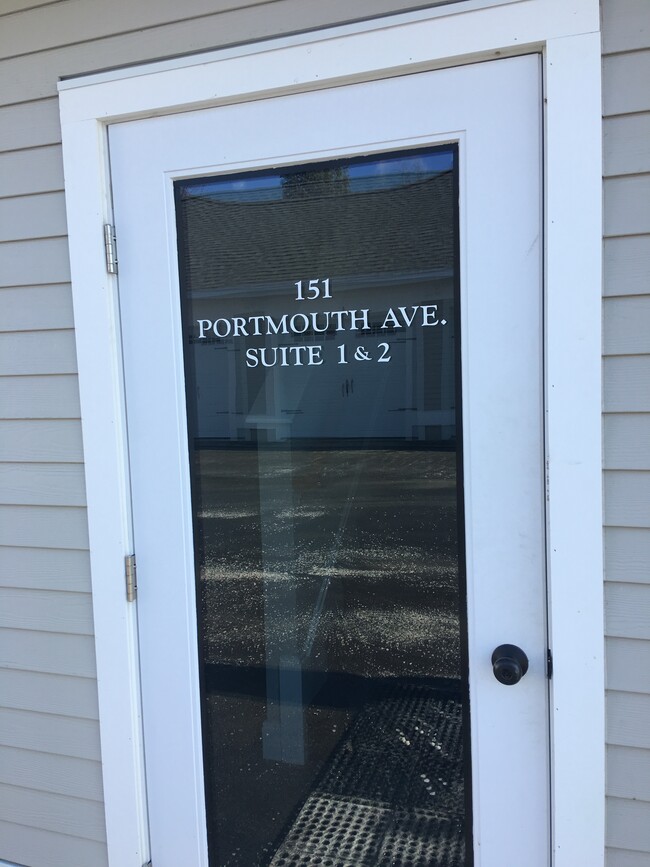 Foto del edificio - 151 Portsmouth Ave