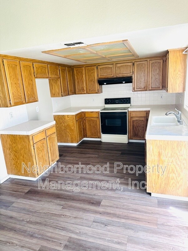 Building Photo - 1625 E Ryan Ln