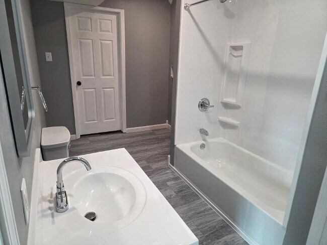 Foto del edificio - 2821 Greenway Dr