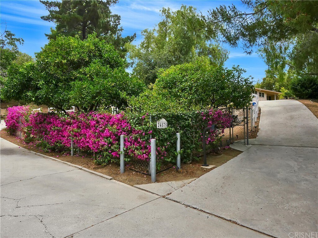 Foto principal - 24875 Mulholland Hwy