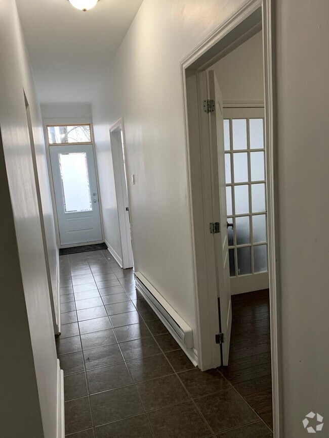 Building Photo - 5150 Av Papineau