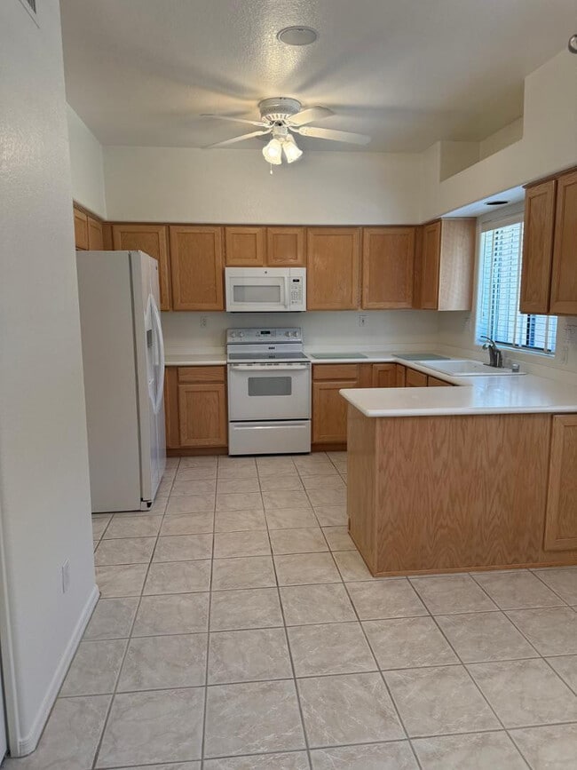 Building Photo - 45 E 9th Pl