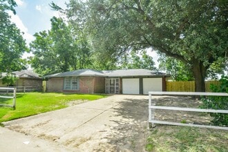 Building Photo - 1339 Tarberry Rd