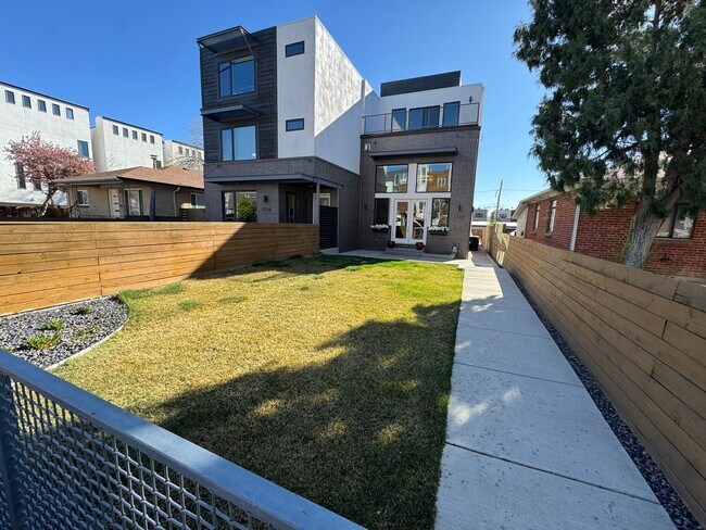Foto del edificio - Perfect Sloan Lake Home with all the features and great views