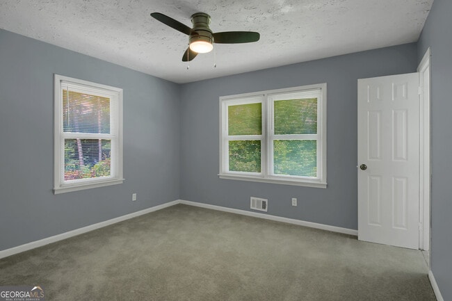 Foto del edificio - 137 Hillcrest Dr SE