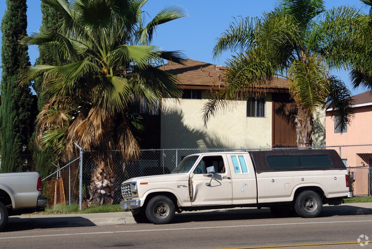 Building Photo - 832 Grand Ave