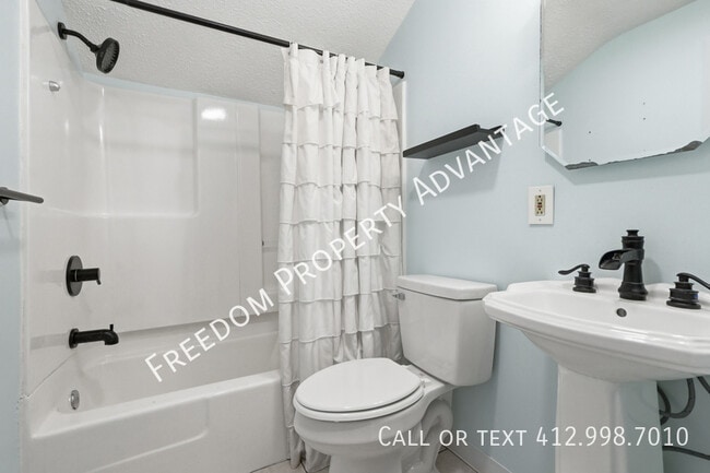 Building Photo - 2266 Glenbury St