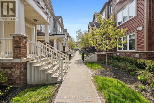 Photo du bâtiment - 2500-2500 Hill Rise Ct
