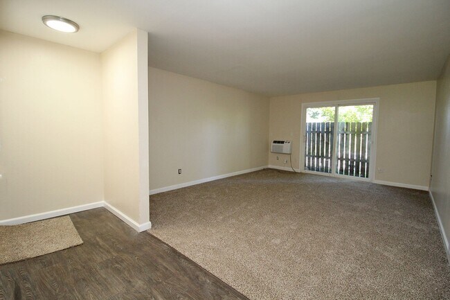 Foto del edificio - 11102-11130 SW 62nd Ave