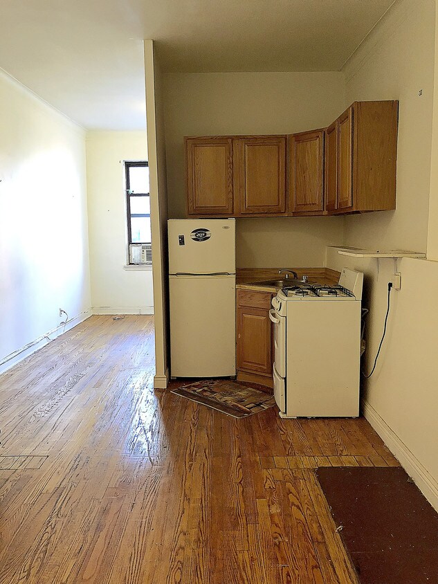 Primary Photo - 352 E 85th St
