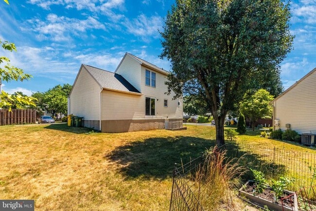 Building Photo - 724 Sunnyfield Ln