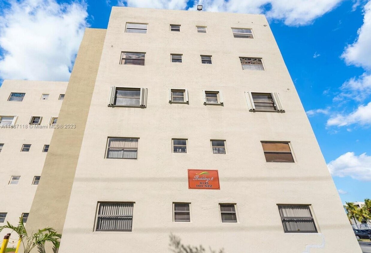 8145 NW 7th St Miami, FL 33126 Alquileres en Miami, FL