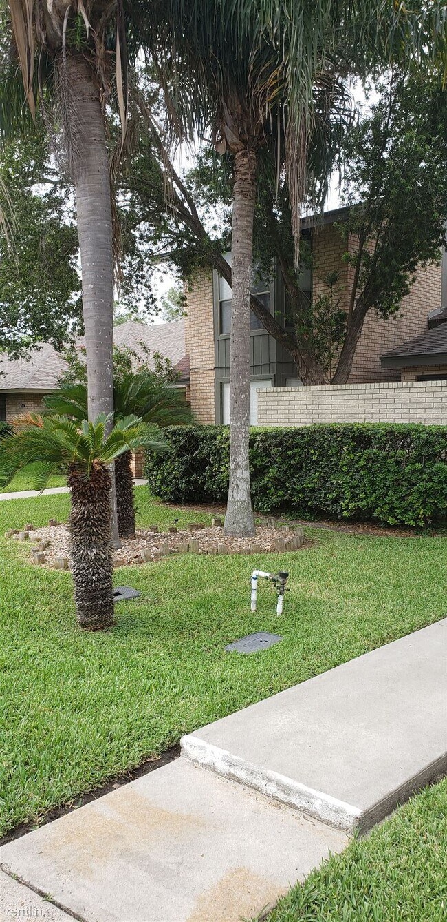 Building Photo - 5319 Palm Valley Dr N