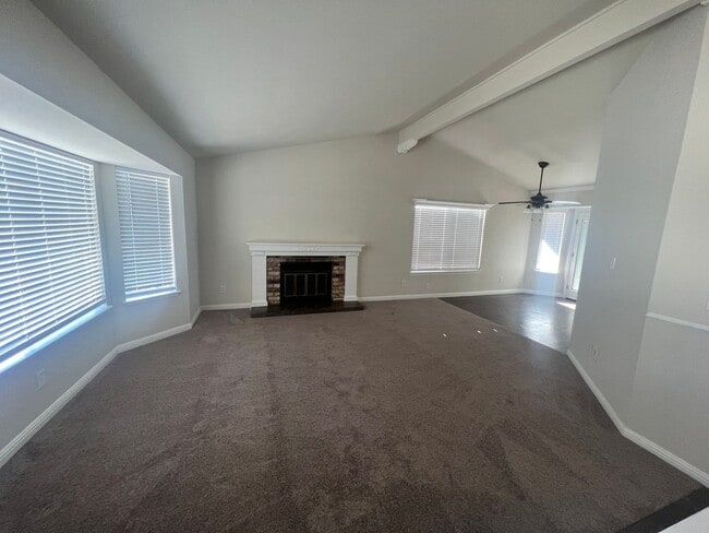 Building Photo - Great looking home on a court location wit...