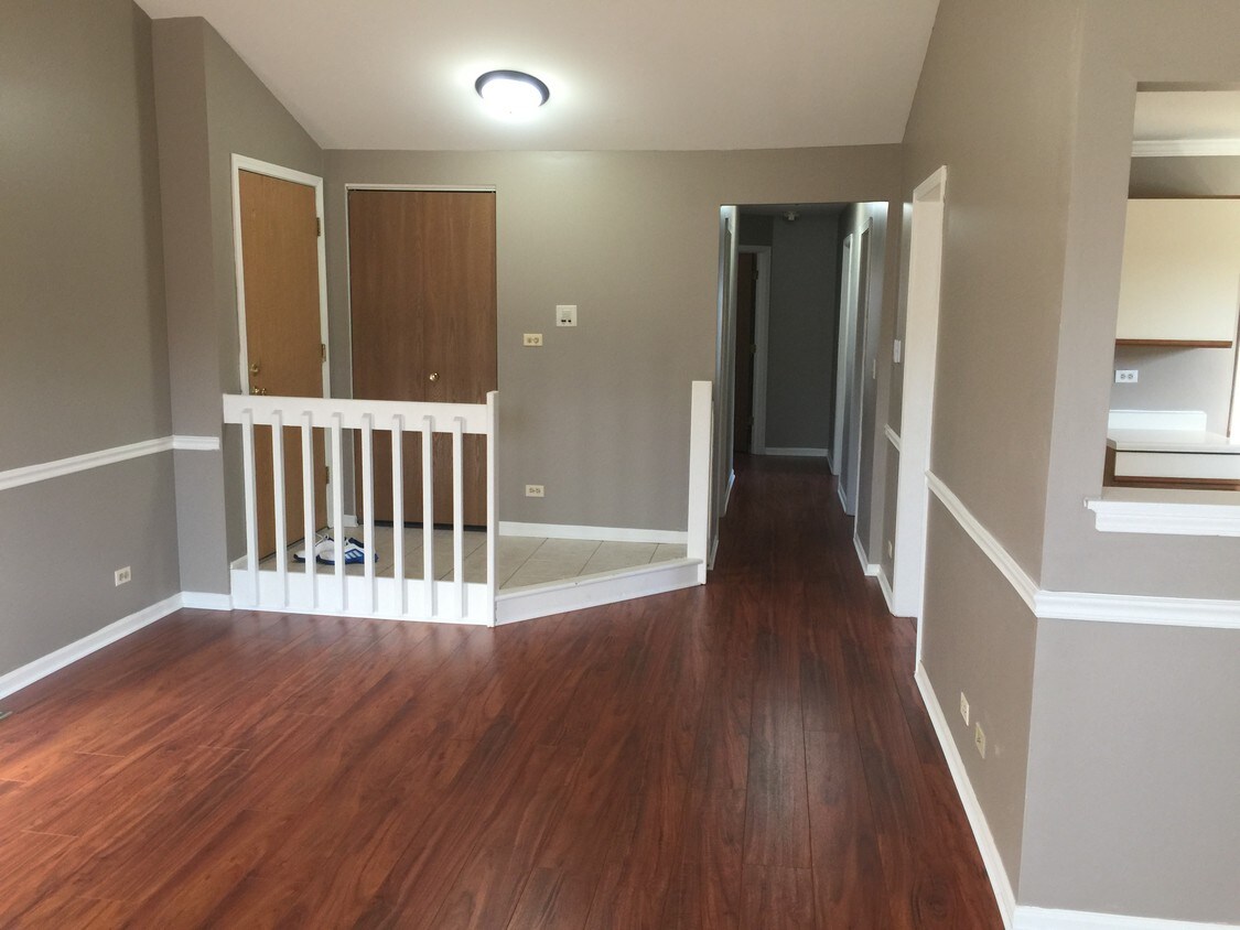 1228 Bradwell Ln, Mundelein, IL 60060 Condo for Rent in Mundelein, IL