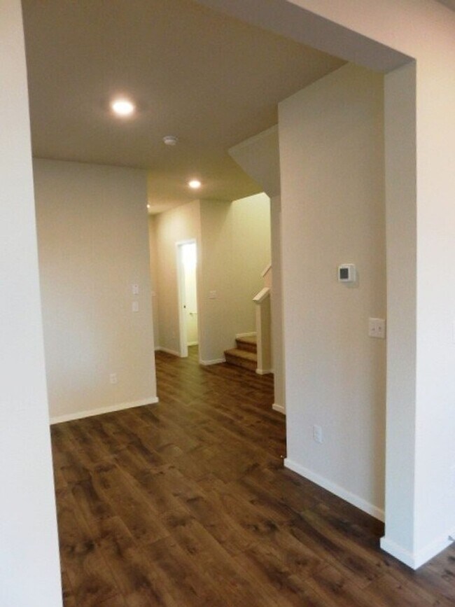 Foto del edificio - 4Bd/2.5 Ba Two Story Home - Available Soon!