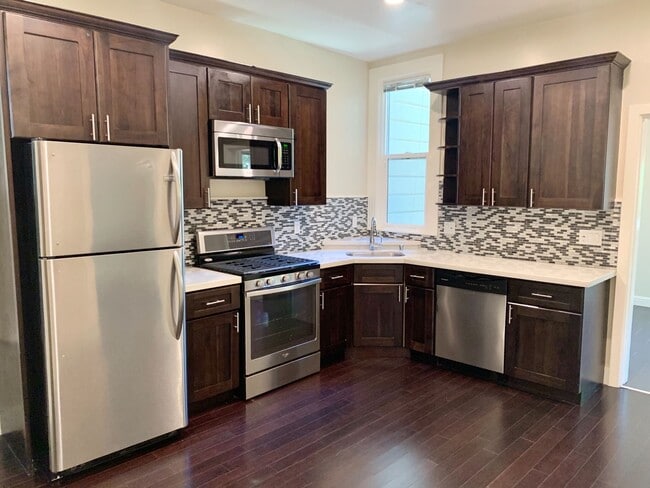 Building Photo - 54-56 Sharon St