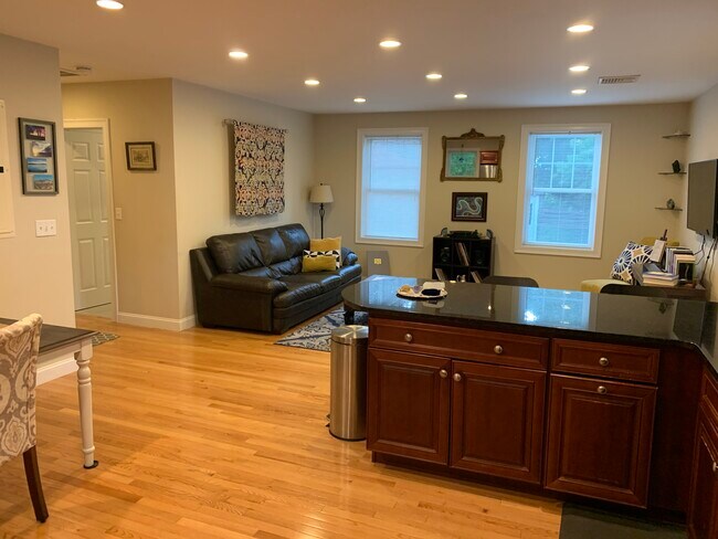 Building Photo - 17 Orient Ave