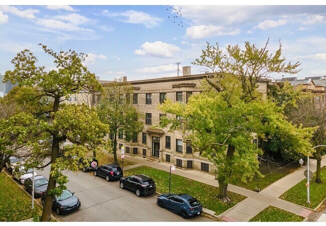 Foto del edificio - 917 W Waveland Ave