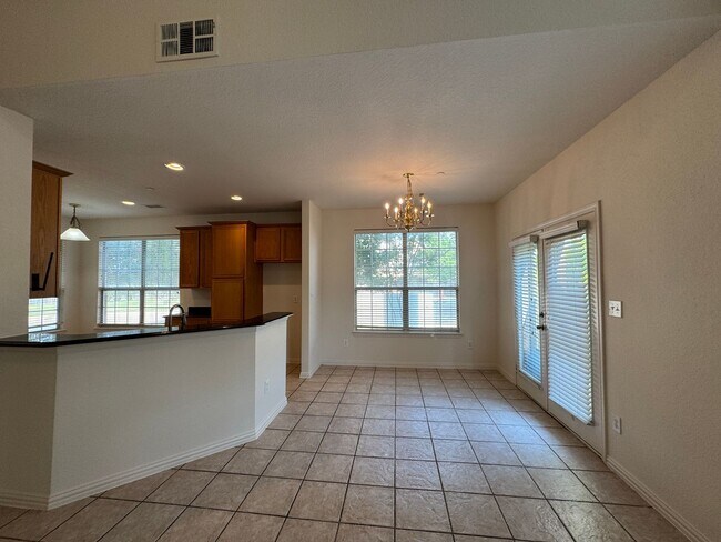 Foto del edificio - Townhome For Lease in Plano