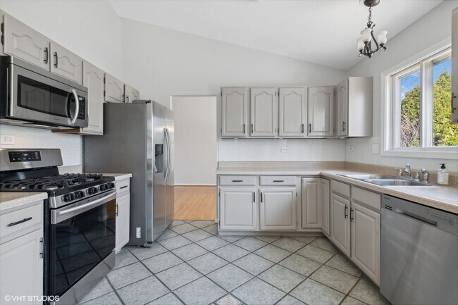 Building Photo - 941 Holly Cir