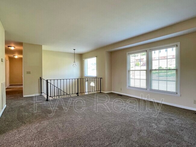 Building Photo - 4309 Golden Hill Dr