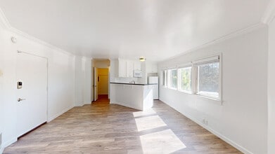 Building Photo - 1827 Lincoln Ave