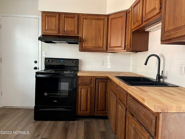 Building Photo - 65 McIntyre Rd