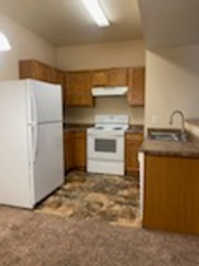 Building Photo - 2 br, 2 bath House - 2071 Hussium Hills #201