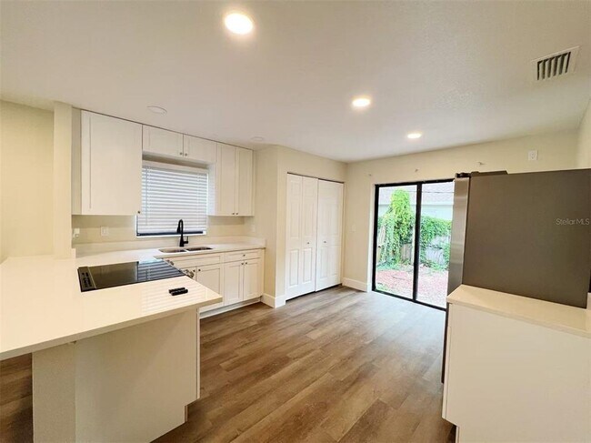 Foto del edificio - 1016 9th Ave NW