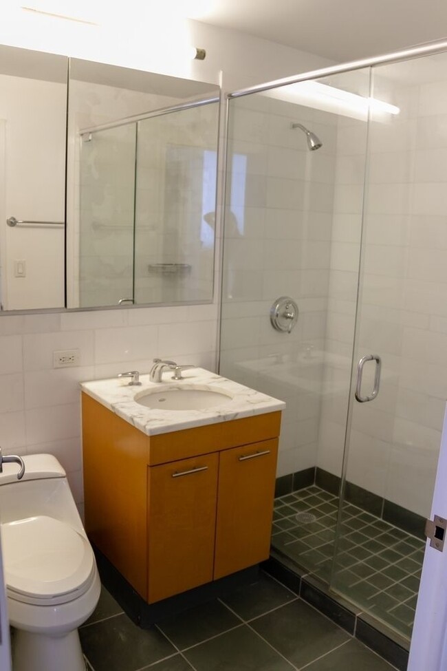 Foto del edificio - 230 Ashland Pl