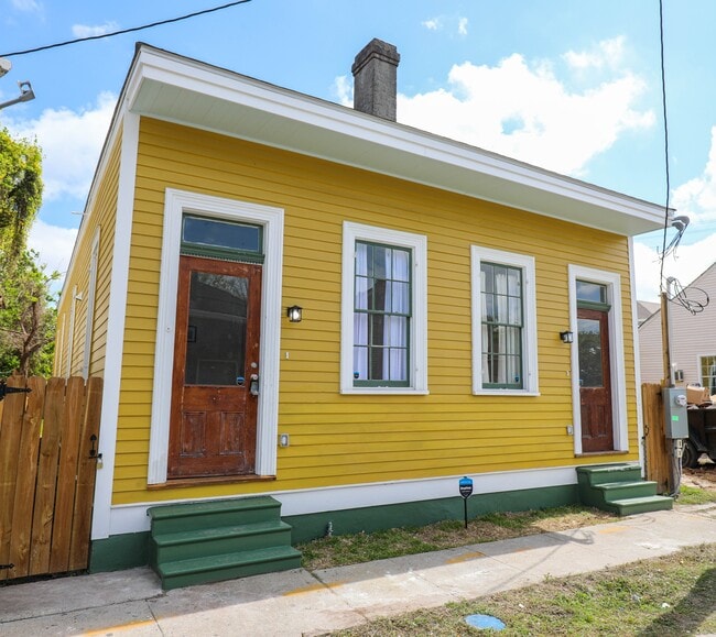 Building Photo - 2415 1st St