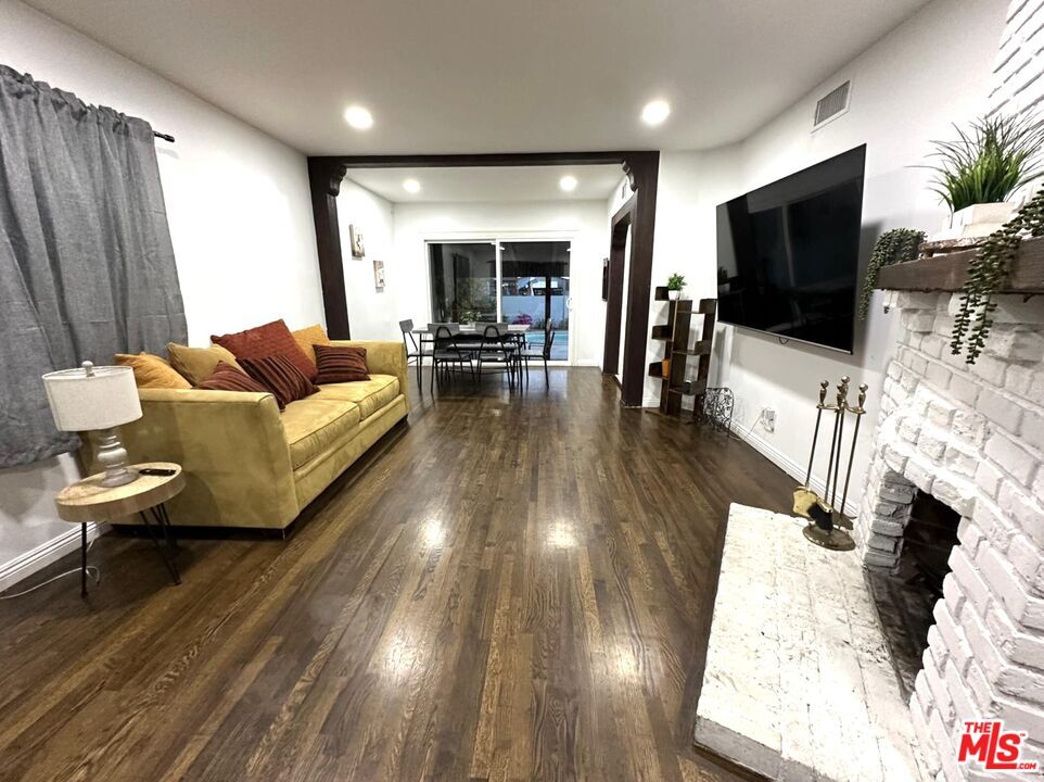 Primary Photo - 15732 Covello St