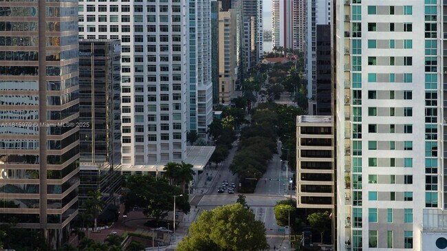 Building Photo - 1435 Brickell Ave