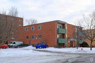 Building Photo - 116 Tupper Cres