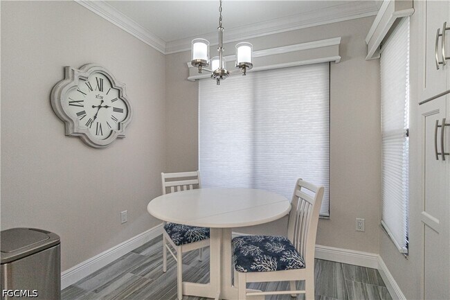 Foto del edificio - 7430 Lake Breeze Dr