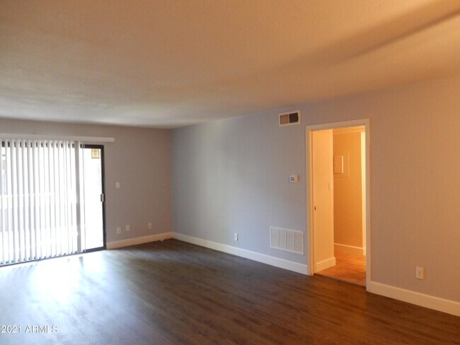 Building Photo - 3825 E Camelback Rd
