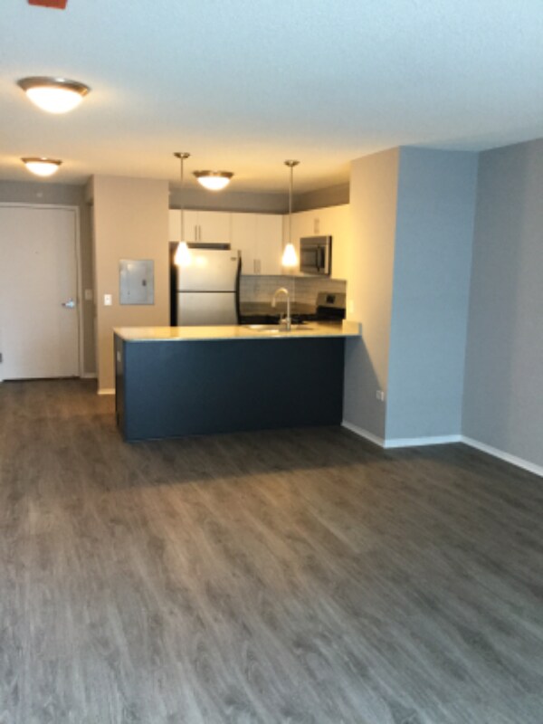Primary Photo - 300 N Clinton St