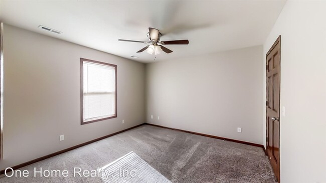 Building Photo - 209 N Cypress St