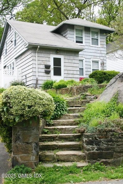 Primary Photo - 28 Locust St